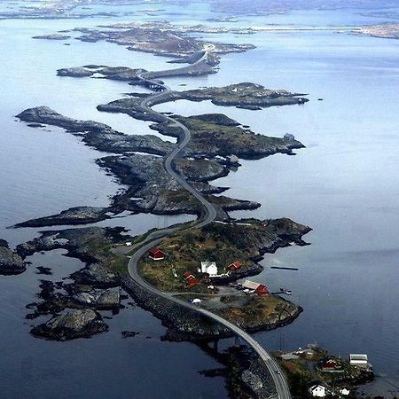Leite Gard Near Atlantic Road In Hustadvika Lyngstad Bagian luar foto