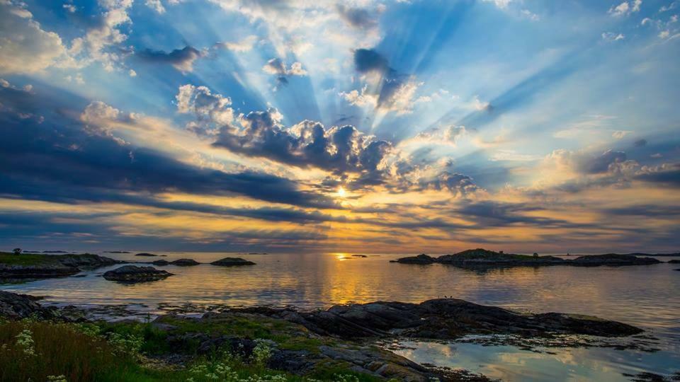 Leite Gard Near Atlantic Road In Hustadvika Lyngstad Bagian luar foto